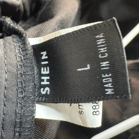 Shein Men's Black Cargo Shorts - Size L - Picture 2 of 8